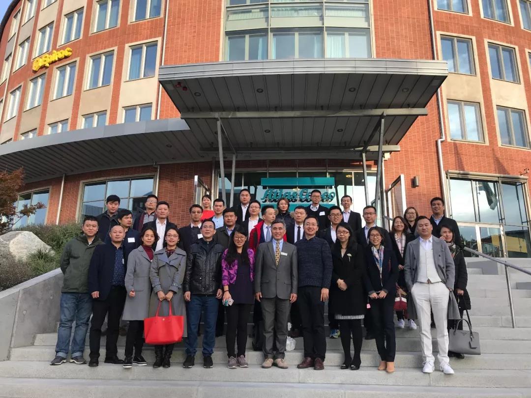 (在Atlas Copco公司门口合影)