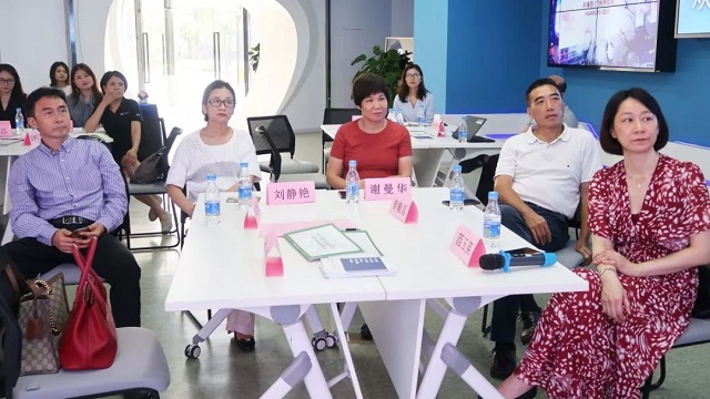 永利集团3044官网402永利集团官网书记谢曼华女士、副院长刘静艳教授、EMBA中心主任王远怀先生、中大管院EMBA校友理事会会长曾毓昌先生、中大管院EMBA思享会会长范玉英女士