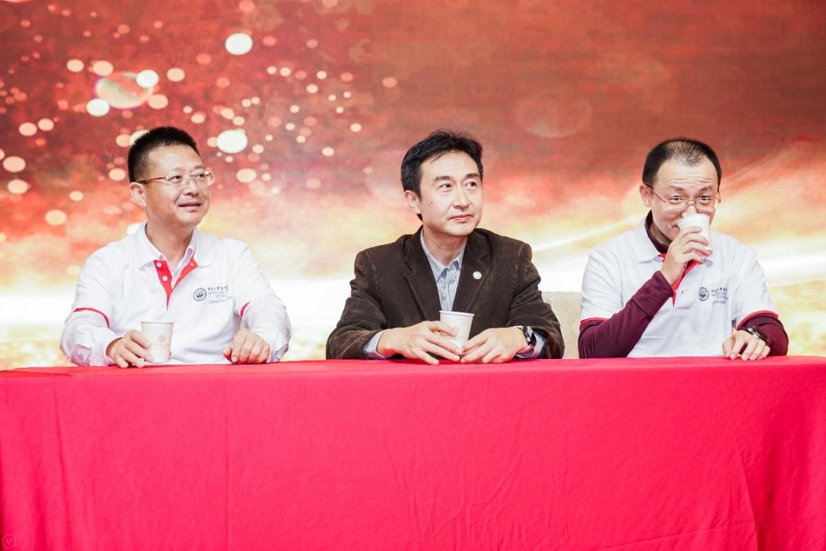  互动游戏环节考官