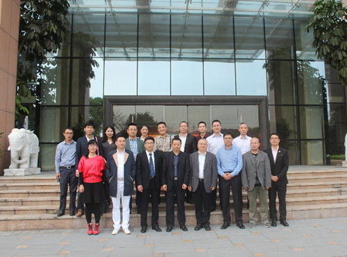 参观结束后合影