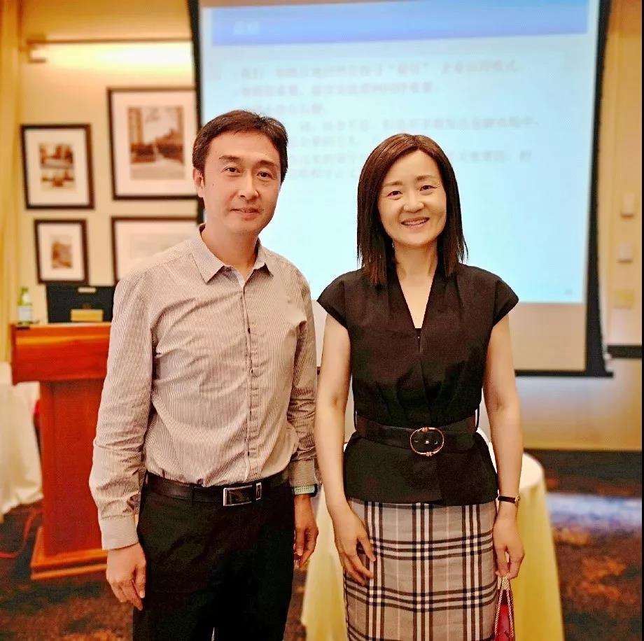 我院EMBA中心主任王远怀博士与哥伦比亚商学院副院长姜纬教授合照