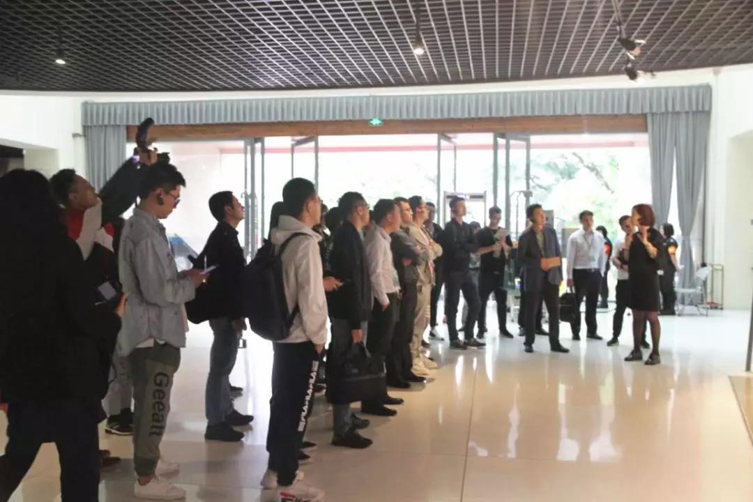 李黎校友在十三行博物馆做讲解