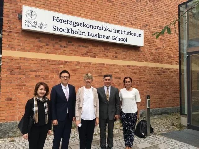 王帆院长、陈融融老师与斯德哥尔摩商学院院长一行合影