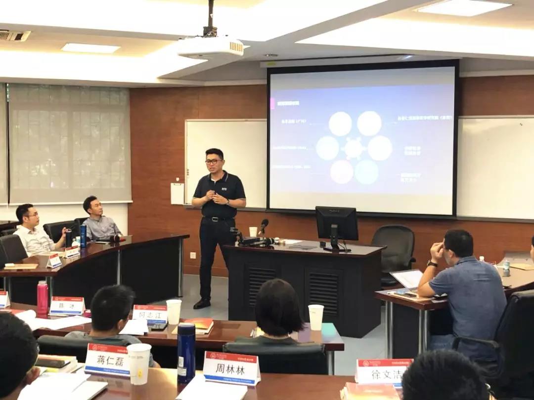 由晓斌校友作“创业这五年踩过的坑与思考”分享