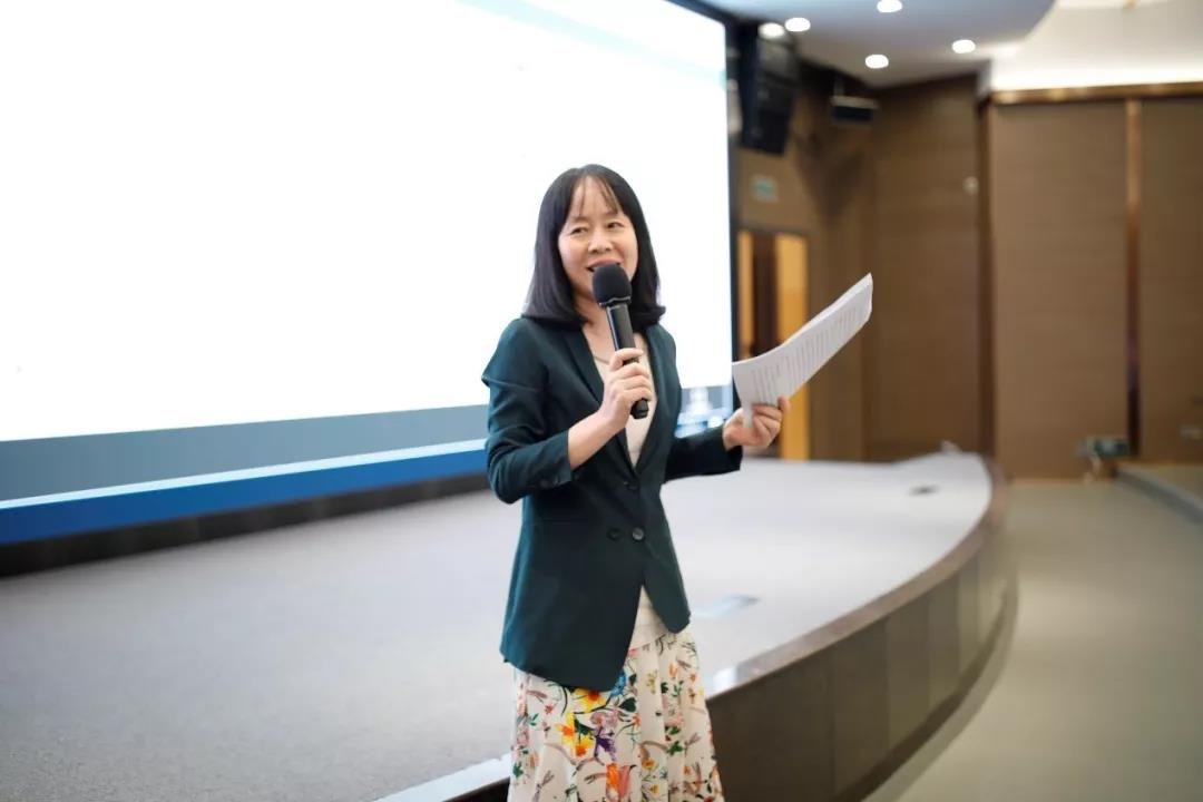 （主持人傅慧教授进行点评）