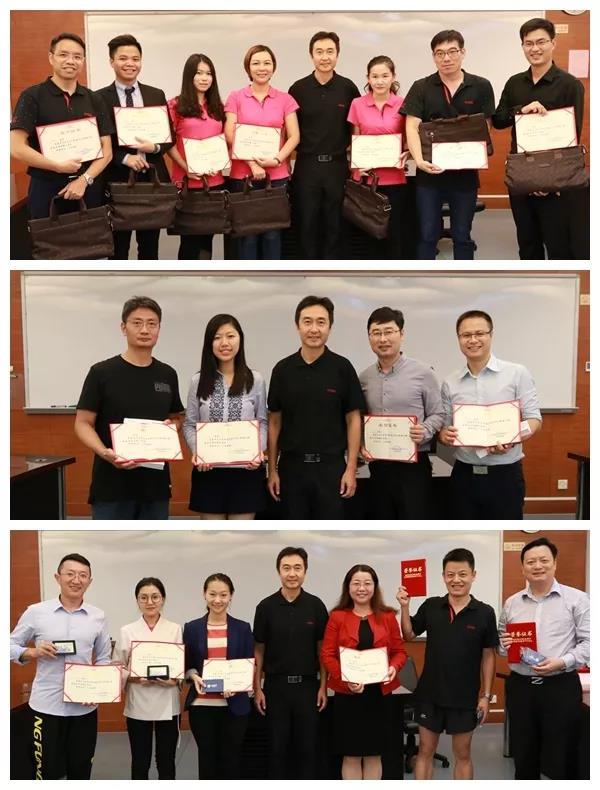 EMBA中心主任王远怀老师为大家颁奖