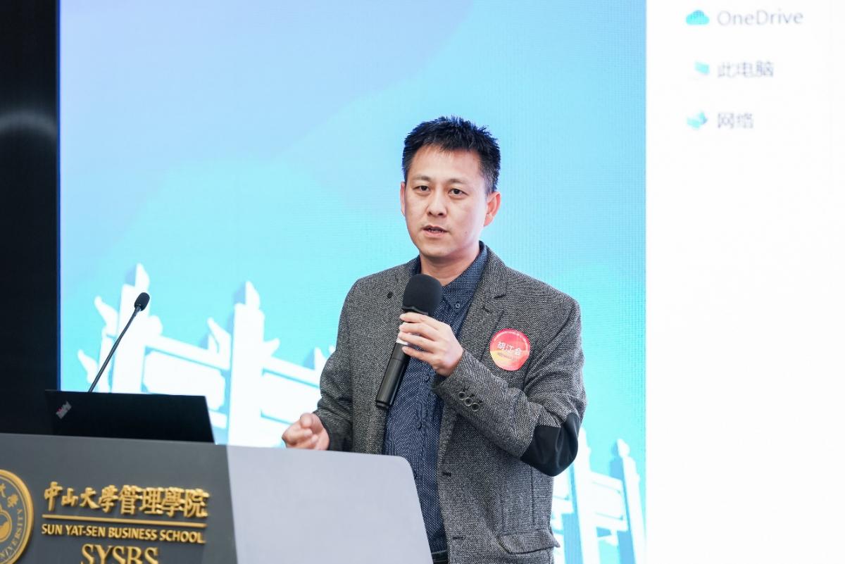 EMBA26期（09冬）胡江会校友进行班级风采展示