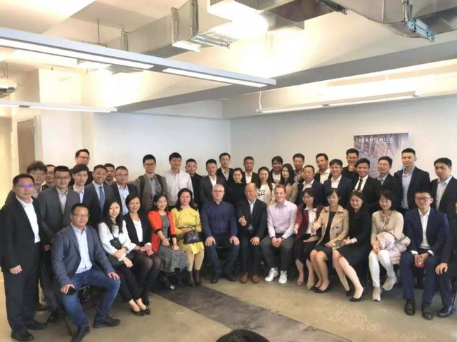 同学们在Ideanomics集团合影